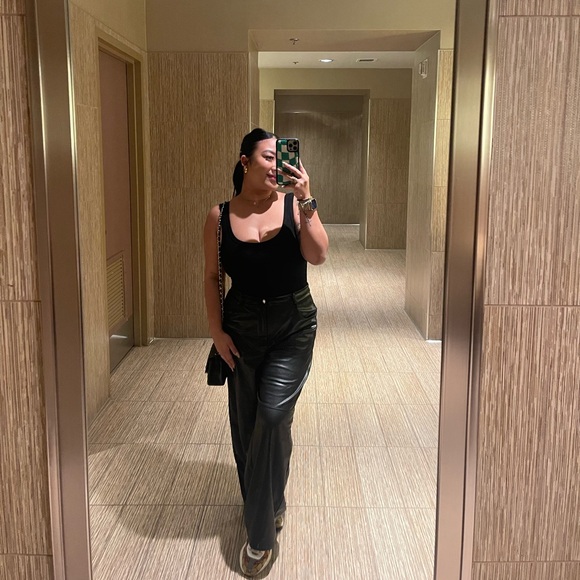 Meet your Posher, Alexi - Picture 5 of 6